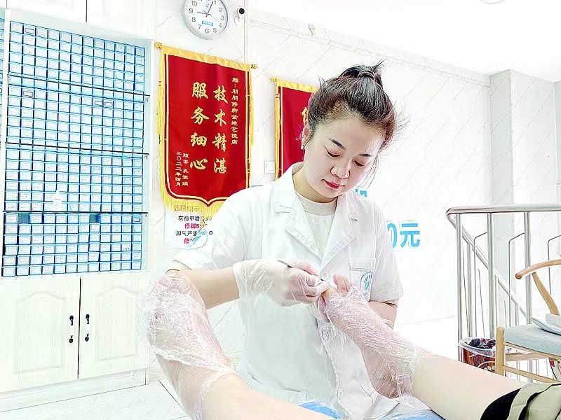 半島晨報：修腳師羅丹8年服務近萬人次屢獲表揚